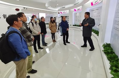 上海工程技術(shù)大學(xué)赴深圳清華大學(xué)研究院下一代互聯(lián)網(wǎng)研發(fā)中心考察交流，共促工程與技術(shù)研究和試驗發(fā)展